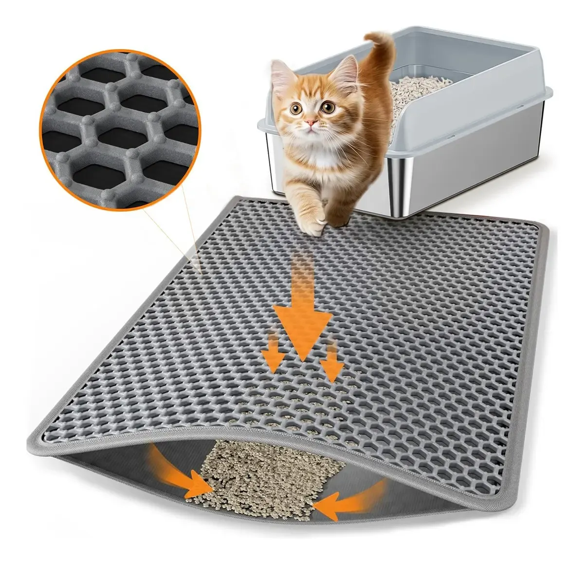 Alfombra gris con celdas hexagonales frente a un arenero, con un gato encima